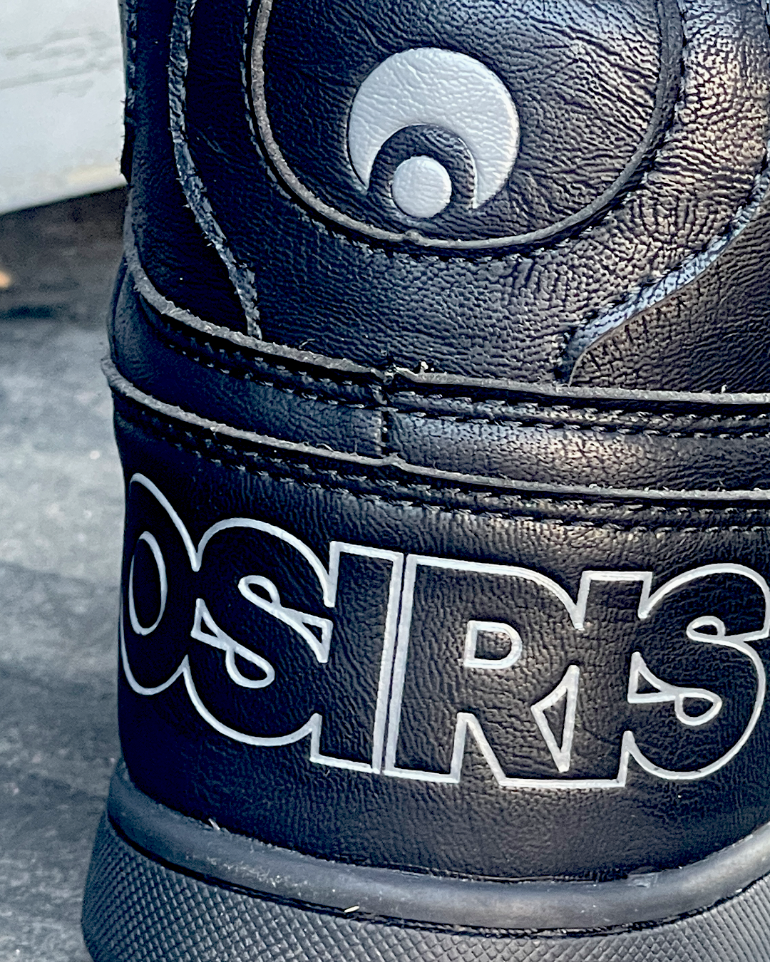 NYC 83 Clk Black/Black/Wrinkle