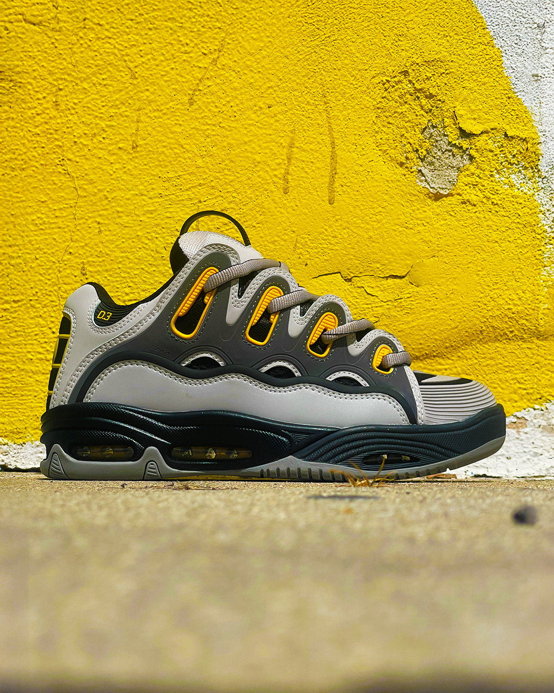 D3 2001 Grey/Black/Yellow