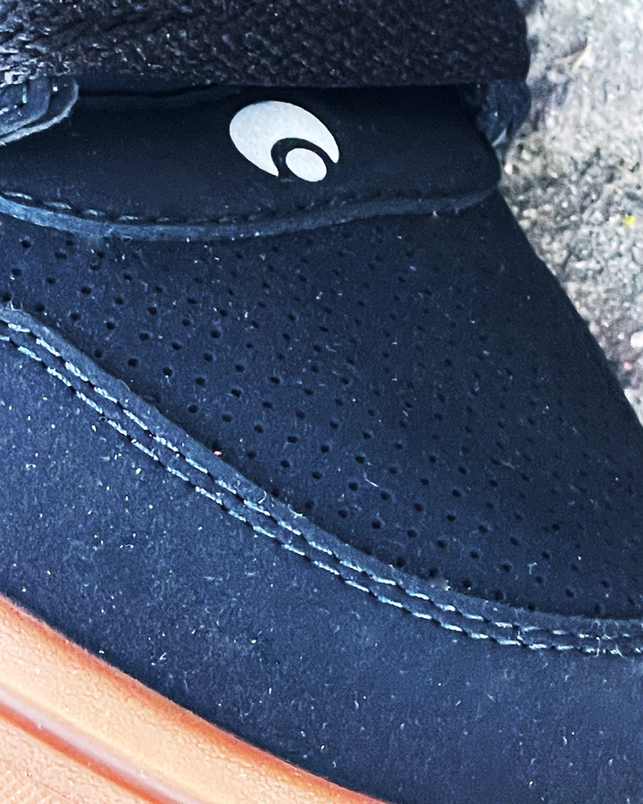 Peril Black/Black/Gum