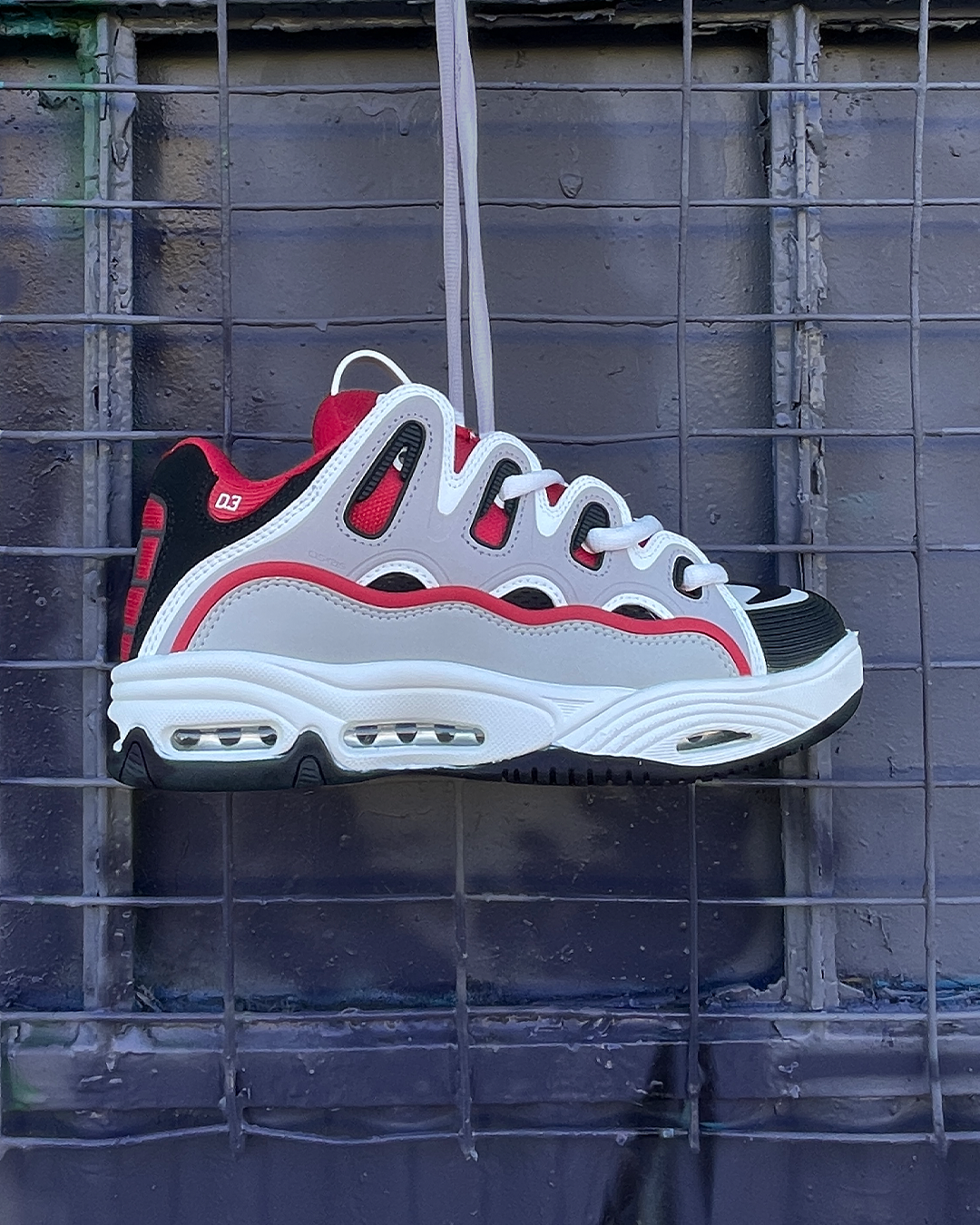 D3 2001 Red/White/Grey